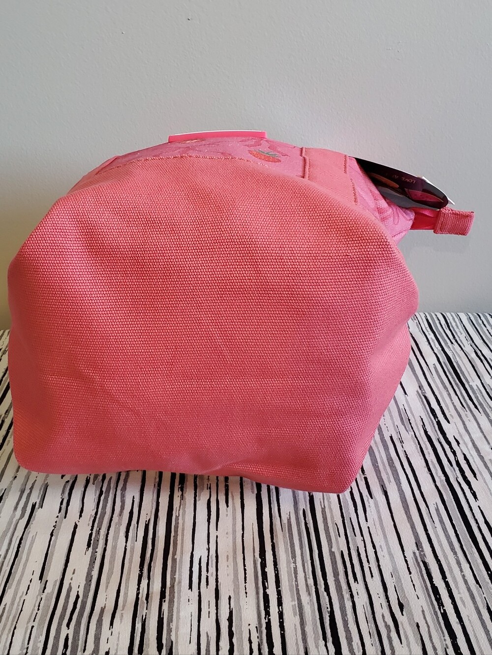 Betsey Johnson Pink Strawberry Canvas Insulated Lunch Tote - Picture 8 of 12